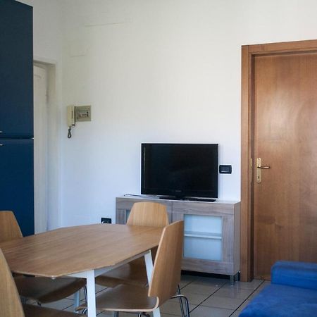 Via Colombo Apartman Marina di Massa Kültér fotó