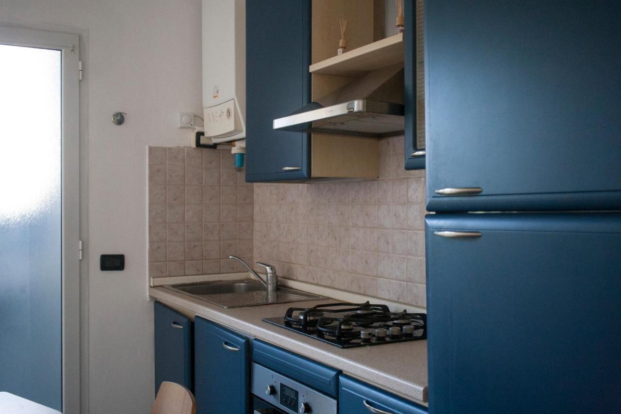 Via Colombo Apartman Marina di Massa Kültér fotó